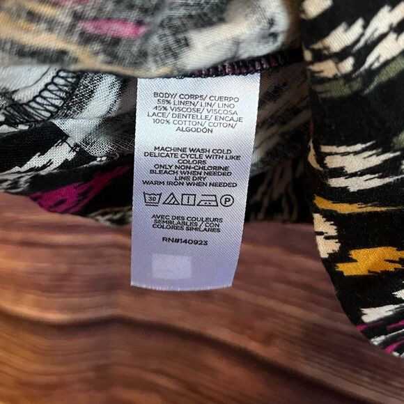 Loft Multicolored Sleeveless Shirt. Size Large. - Picture 6 of 9